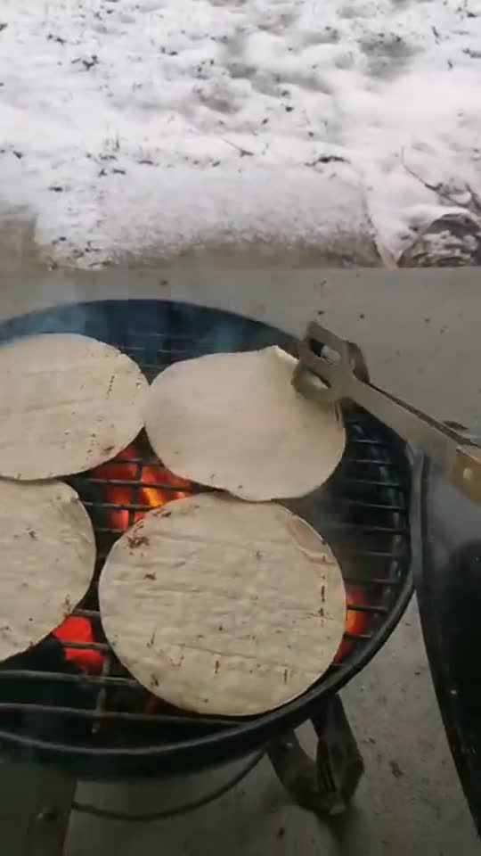 Tortilhas na churrasqueira