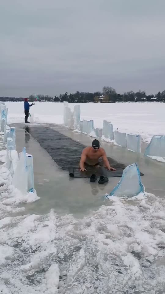 3 more ice blocks out today, the pool is now over 10 meters 🧊❤️💪🏊♂️🩲