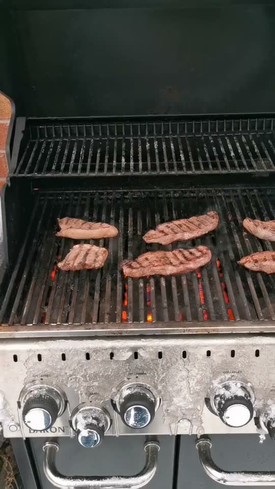 primeiro churrasco da temporada de neve 🥶🔥🥩❄️