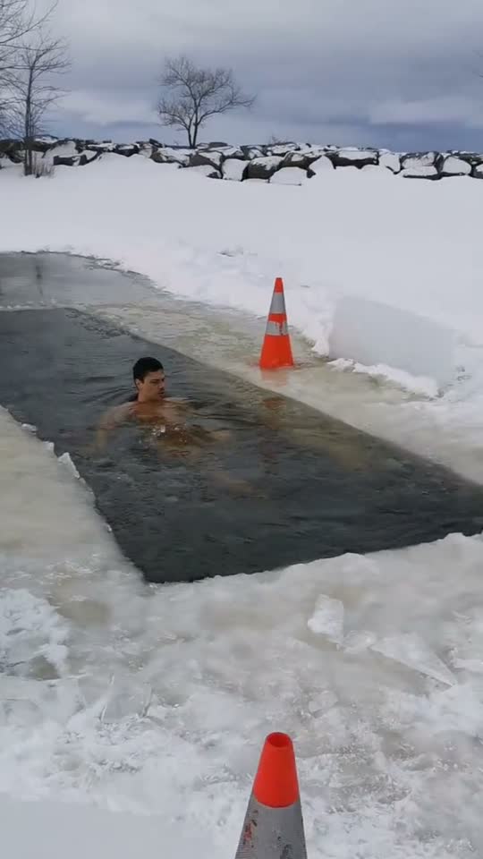 Cutting ice is a lot of work 🥵 glad it worked out and now we have a long hole to swim ❤️