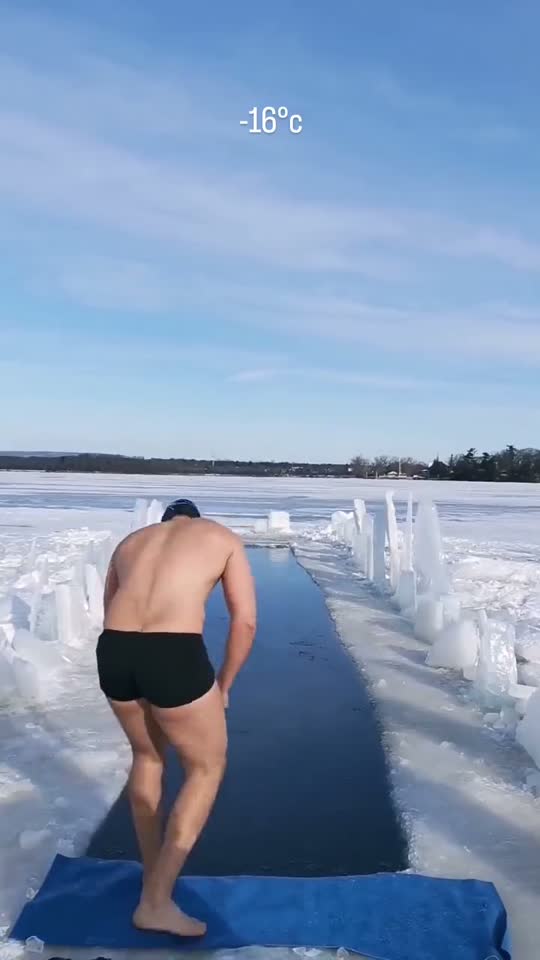 -16°C espantou a maioria, mas 4 corajosos apareceram pro mergulho hoje 🥶🧊💪🦵🏊‍♂️