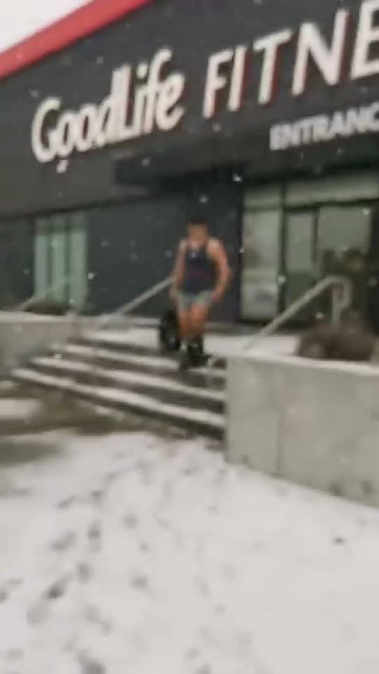 Primeira nevasca da temporada ❤️❄️🌨️ melhor hora pra ir pra academia 😅